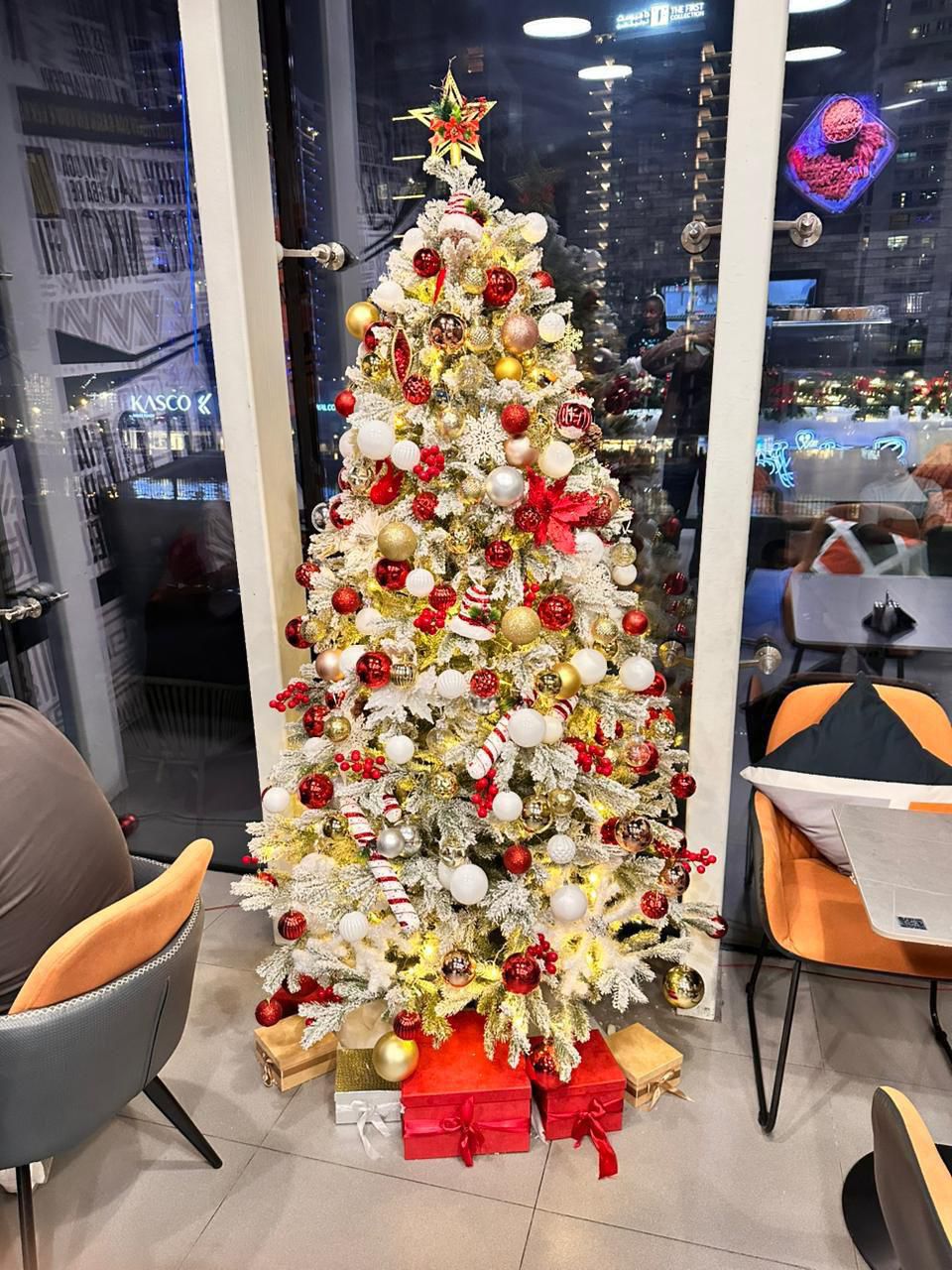Decorated Christmas tree with gold and red ornaments